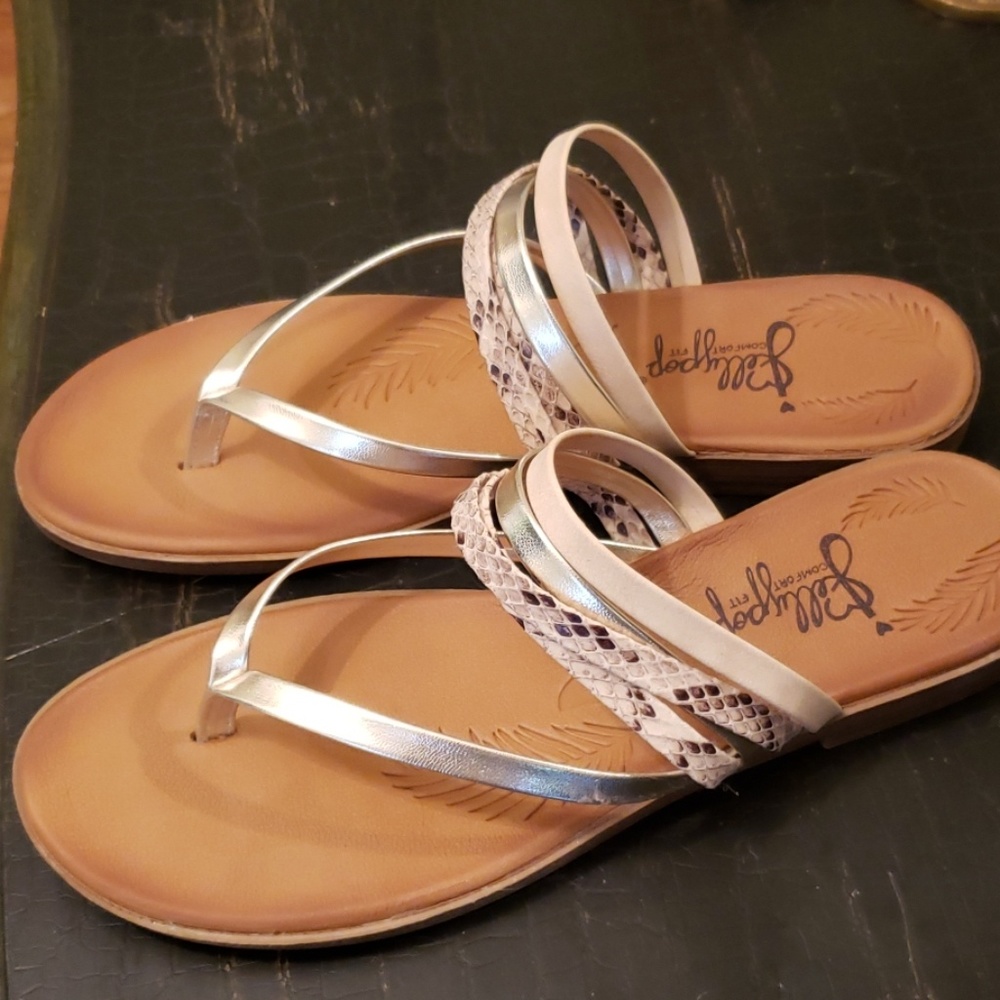 Jellypop Alamoana flat sandals.